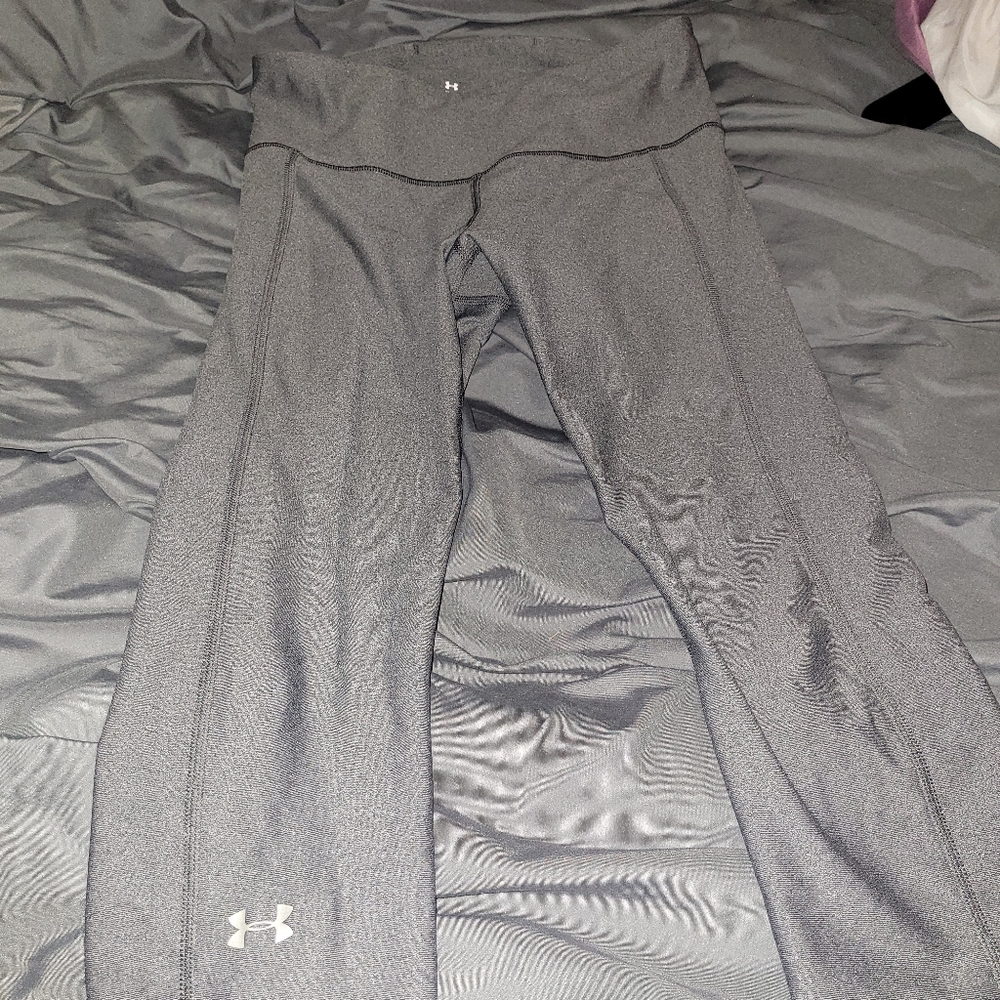 Under Armour Mid Rise Crop Leggings, sz M